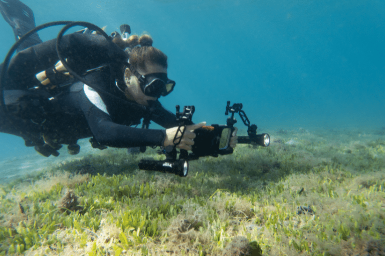 Diver underwater with Kraken Smartphone Housing